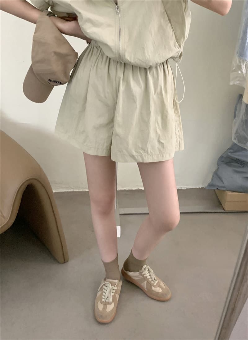ジップアップブルゾン風ショートパンツセットアップ