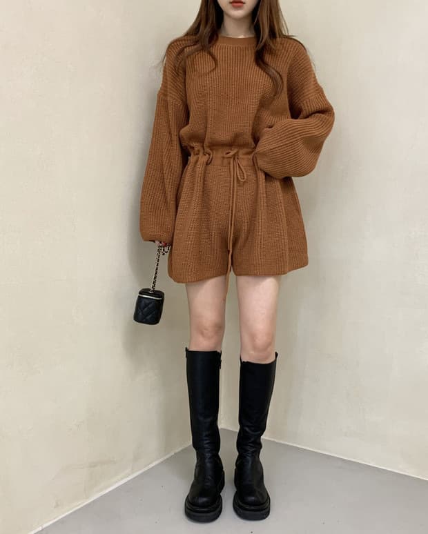 ゆったりニット素材のショートパンツセットアップ
