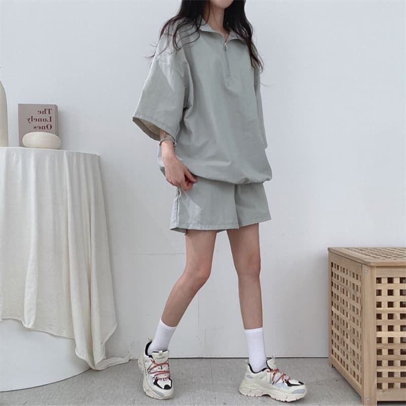 ゆったりハーフジップショートパンツセットアップ
