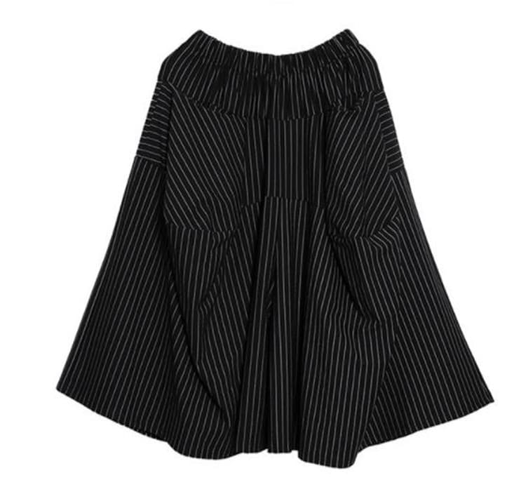 ふんわりシルエットのストライプ柄ワイドパンツのセットアップ