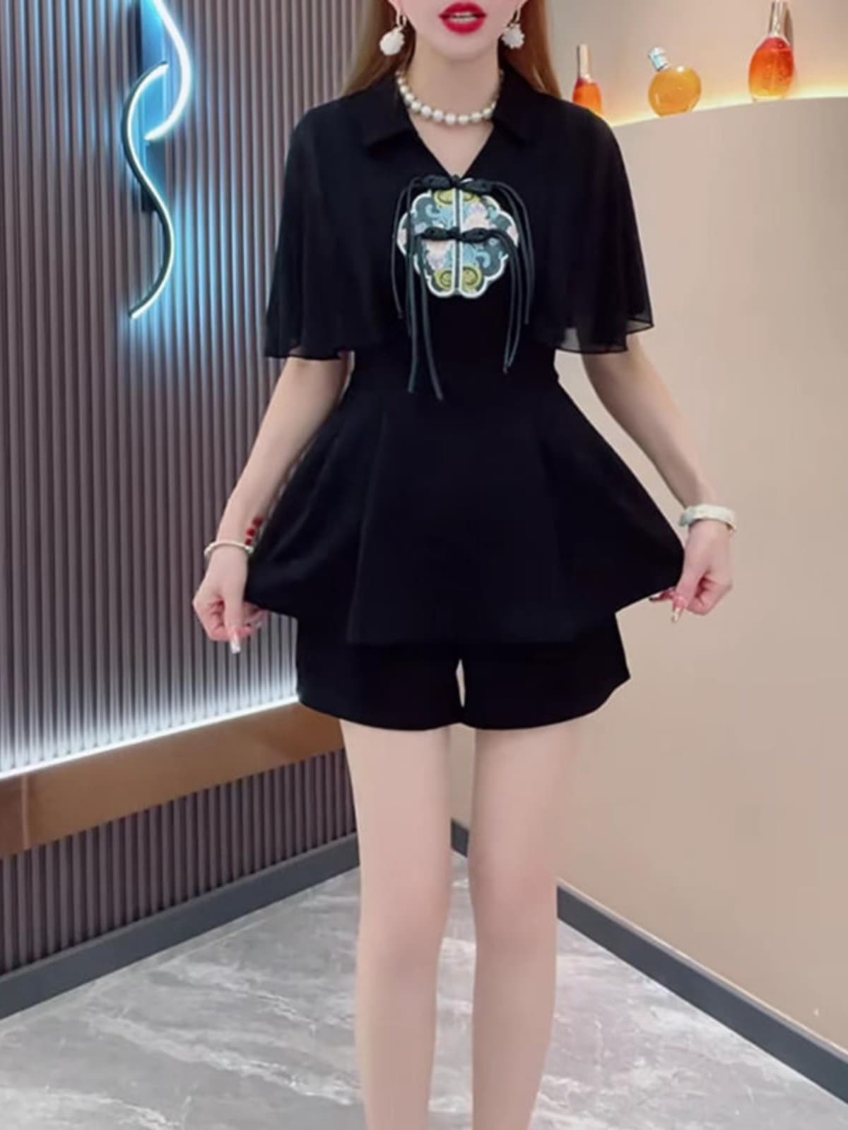 パンツセットアップ ショート 刺繍飾り紐付きフレアセットアップ