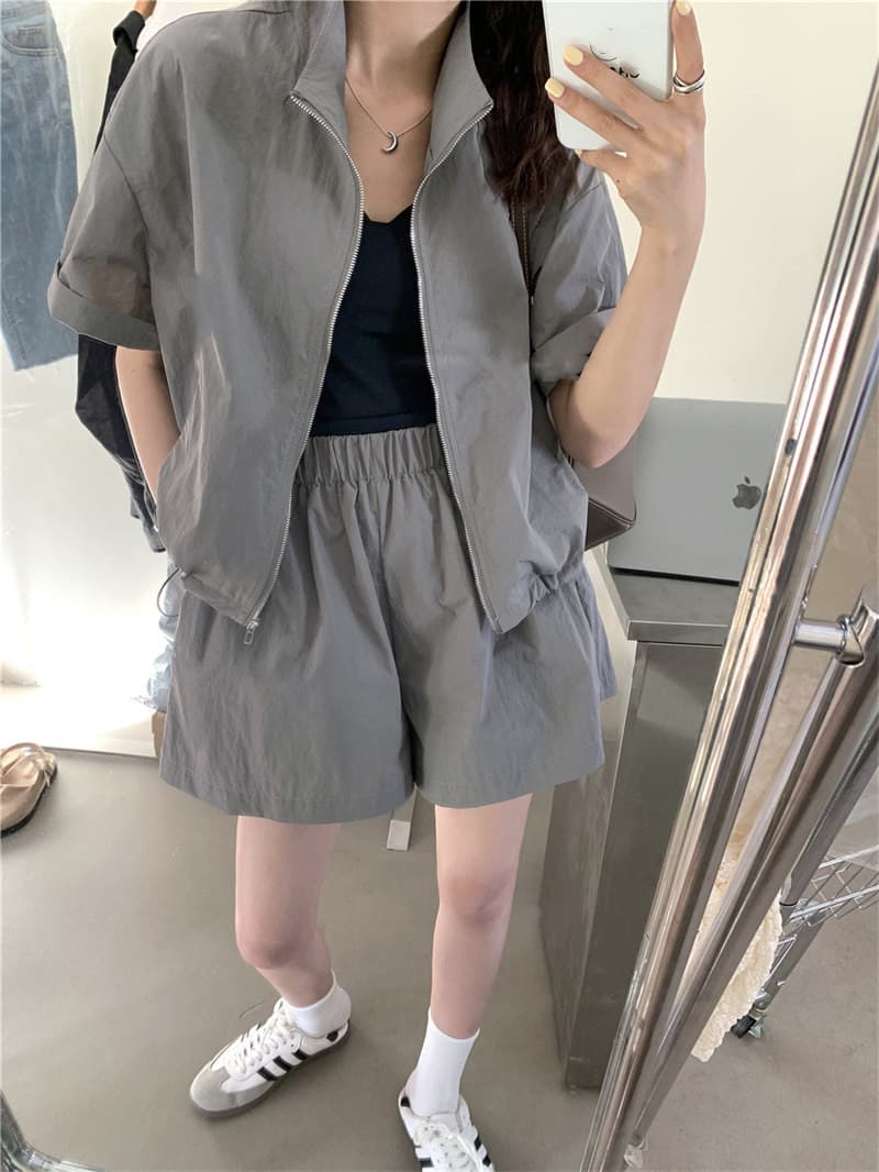 ジップアップブルゾン風ショートパンツセットアップ