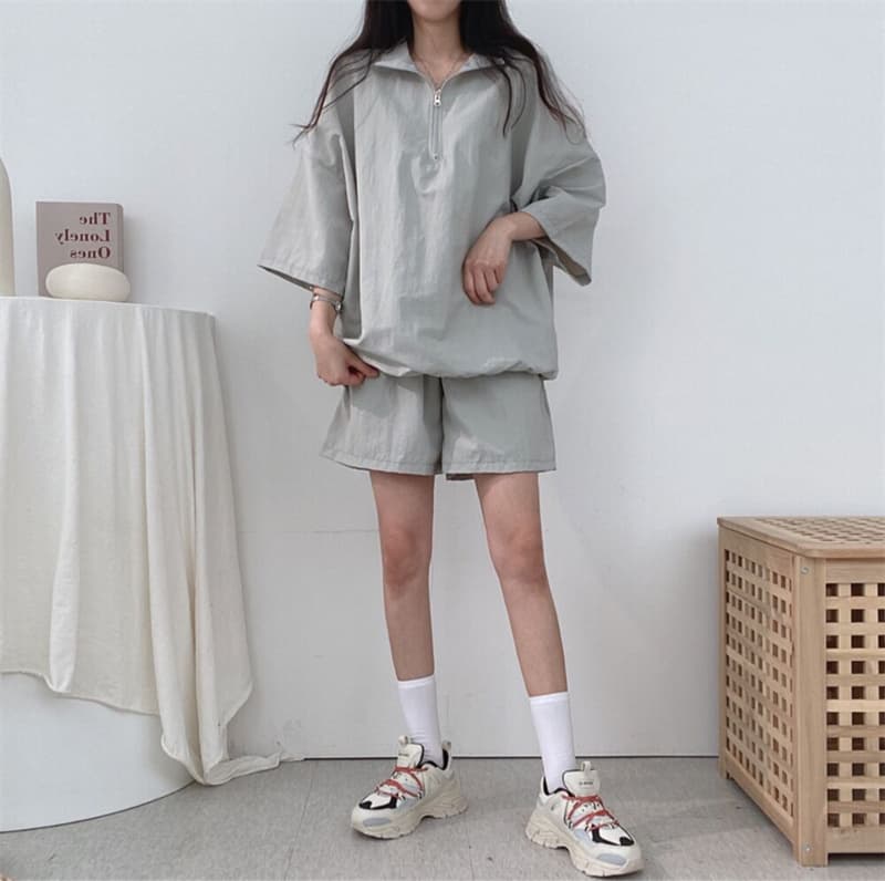 ゆったりハーフジップショートパンツセットアップ