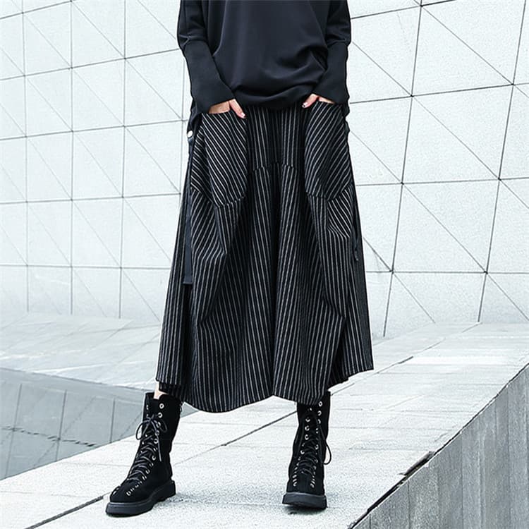 ふんわりシルエットのストライプ柄ワイドパンツのセットアップ