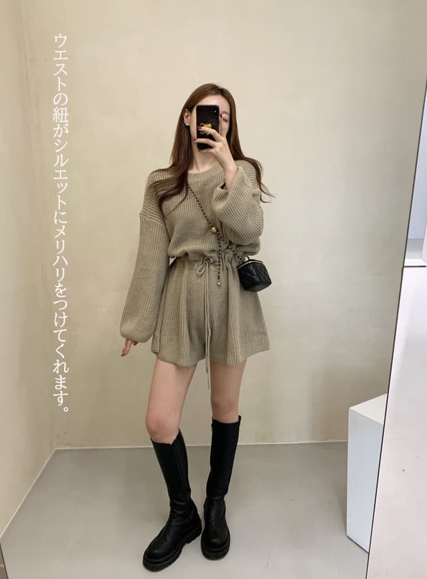 ゆったりニット素材のショートパンツセットアップ