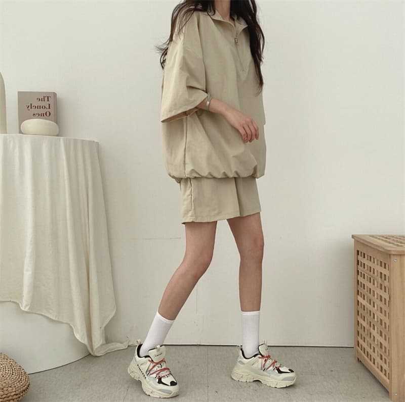 ゆったりハーフジップショートパンツセットアップ