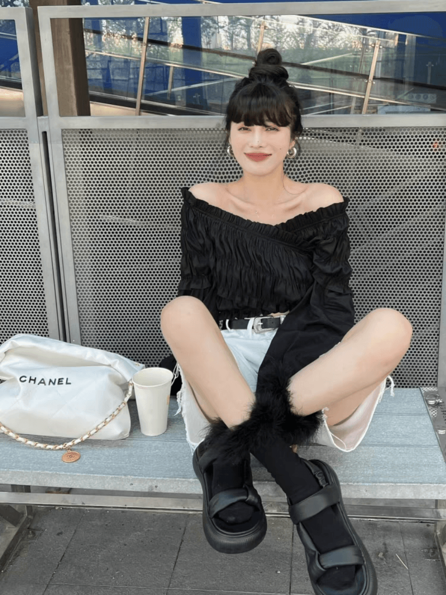 パンツセットアップ ショート シャーリング肩出しセットアップ