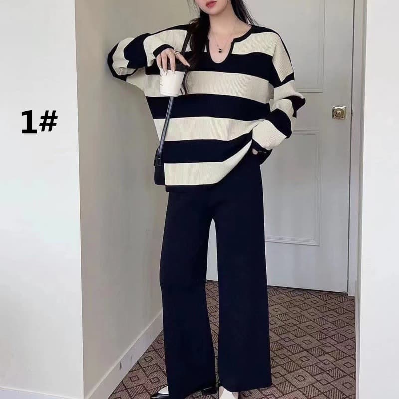 太ボーダーニットトップスとワイドパンツの上下セット