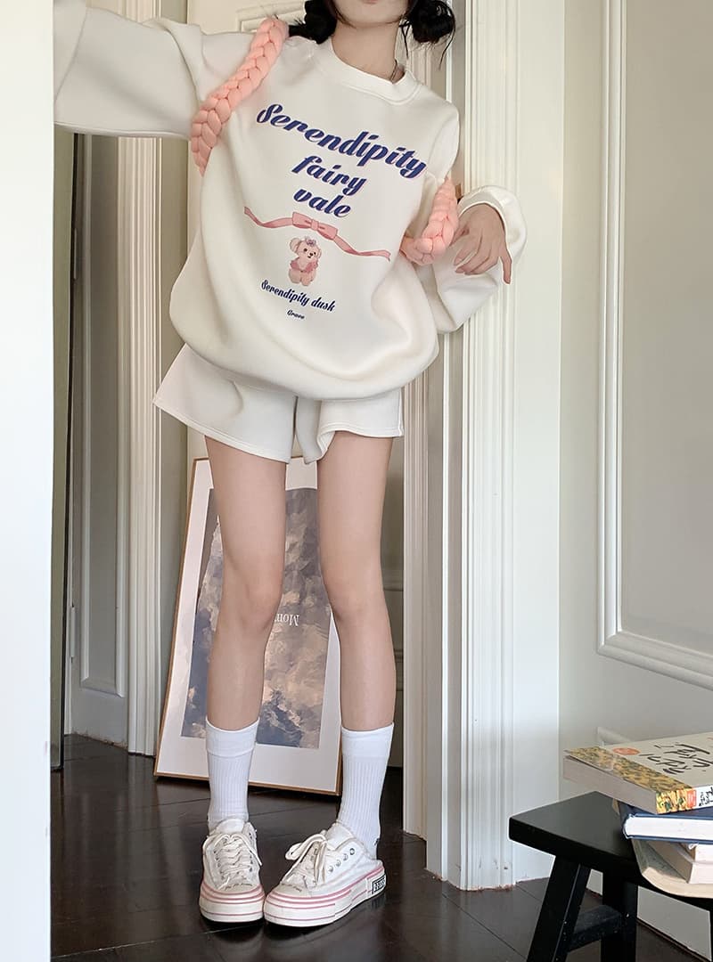 キュートプリントトレーナーとショートパンツの上下セット