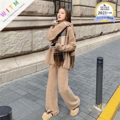 ゆったりニット素材のワイドパンツセットアップ