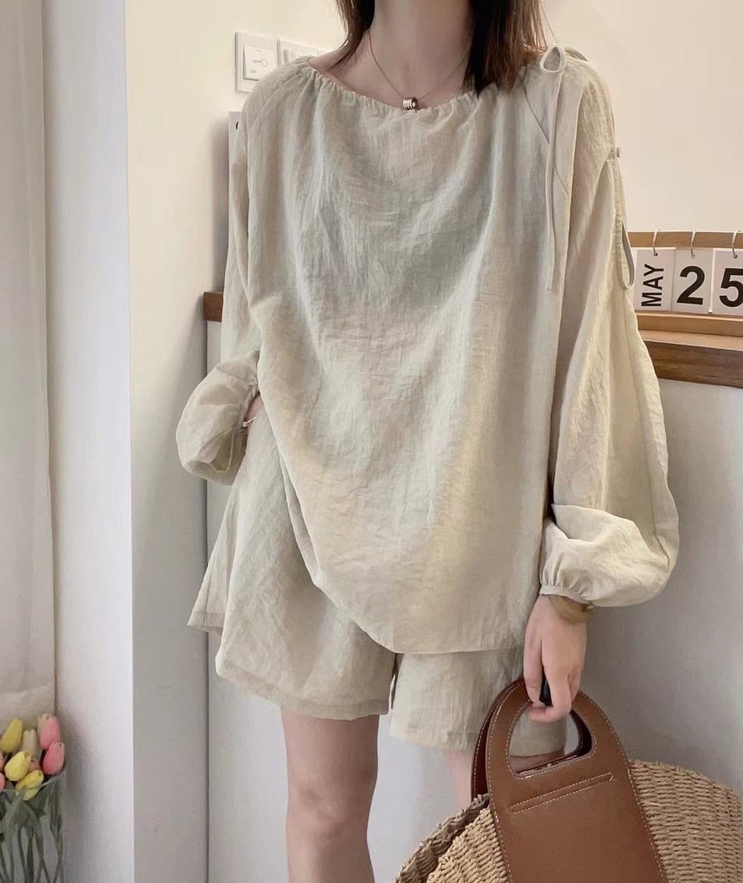 パンツセットアップ 肩開きブラウス×ショートパンツセット