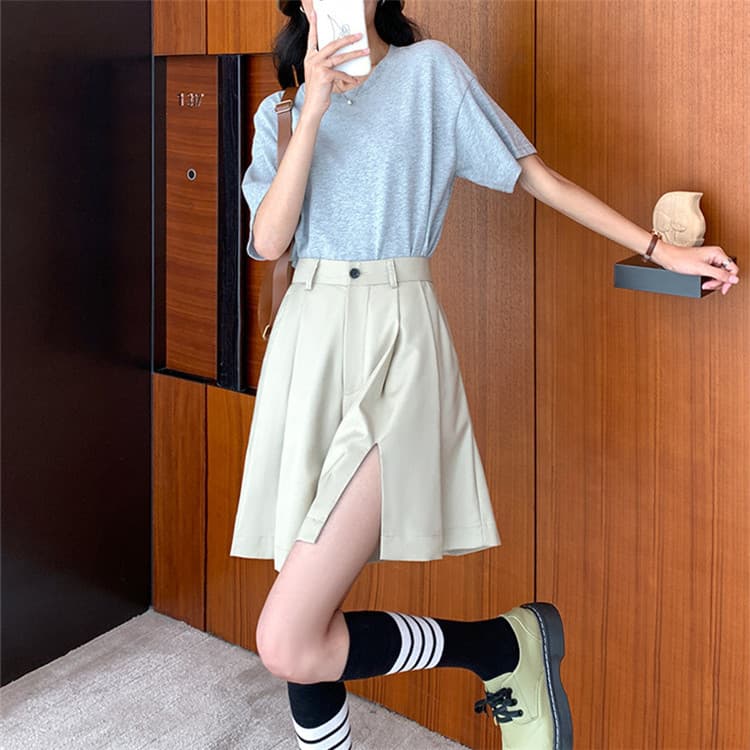 プリーツデザイン半袖トップスとショートパンツの二点セット