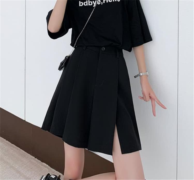 プリーツデザイン半袖トップスとショートパンツの二点セット